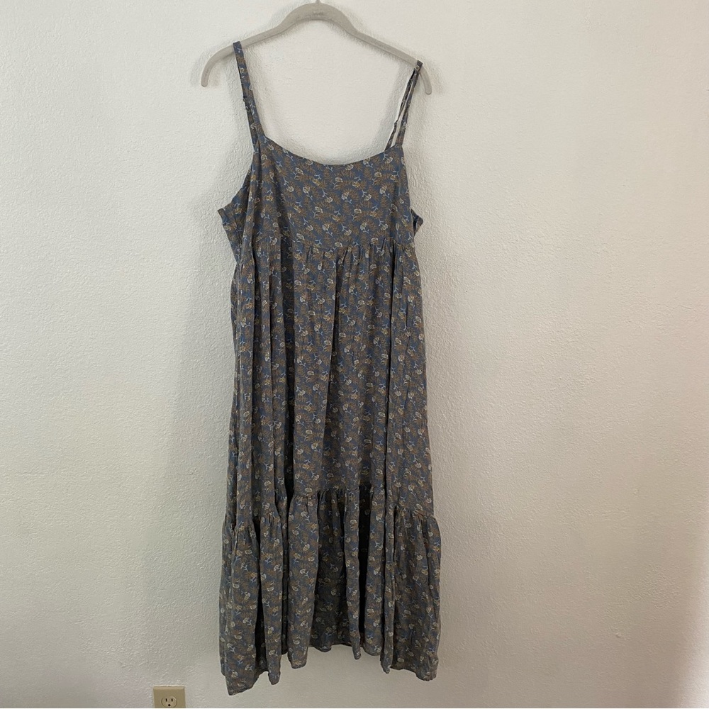 Carly Jean Los Angeles Tiered Floral Blue MIDI dress